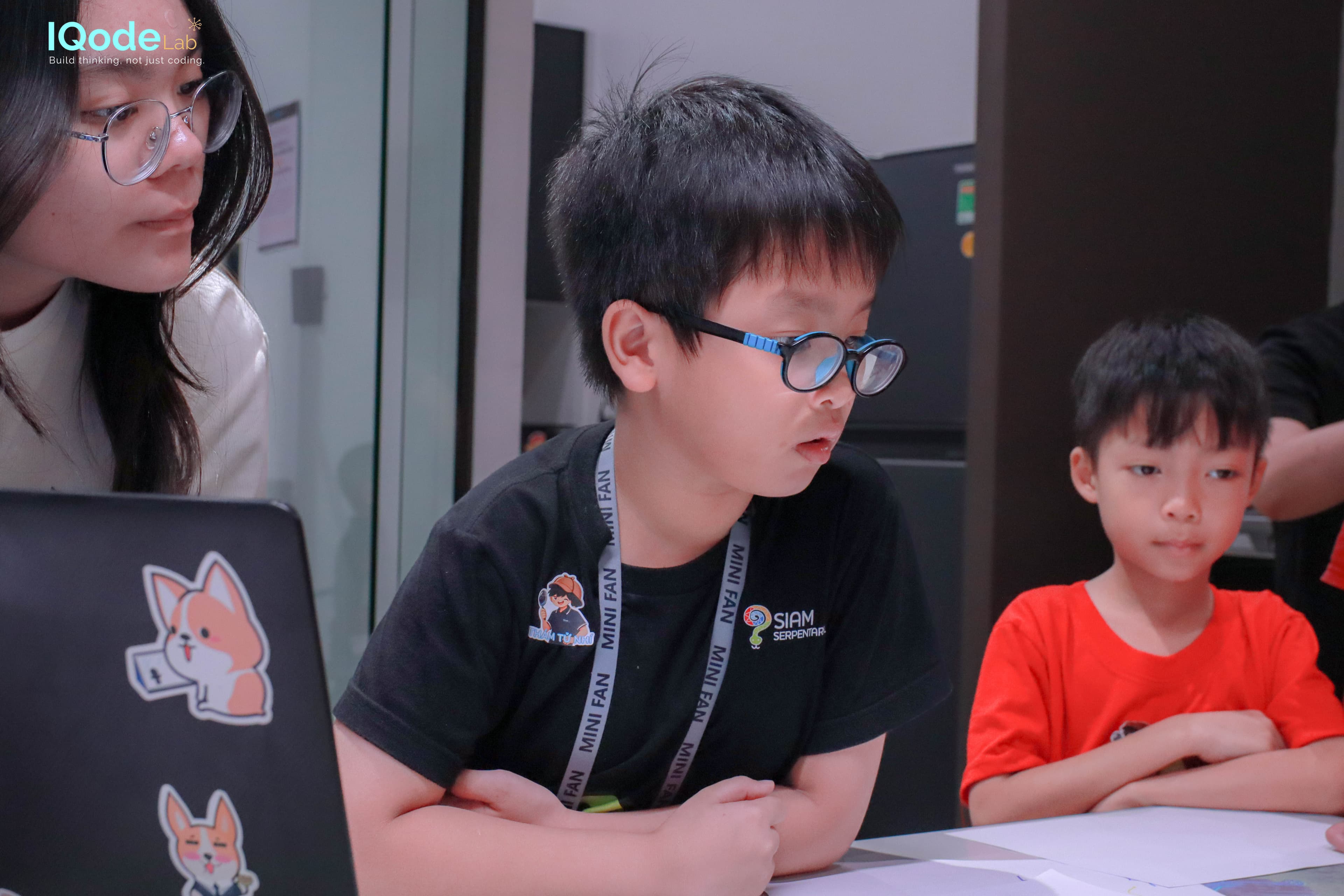 AI Thinking Lab Là Gì? Vì Sao Đây Không Phải Lớp Học Công Nghệ Thông Thường