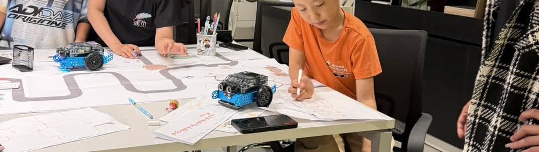 Robot Không Chỉ Là Đồ Chơi Công Nghệ — Tại Sao mBot2 Là Công Cụ Phát Triển Tư Duy Mạnh Nhất Cho Trẻ 8–15 Tuổi
